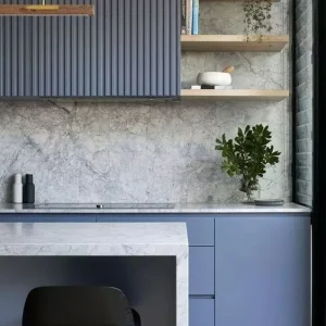 Desain Dapur Fluted Panel Biru