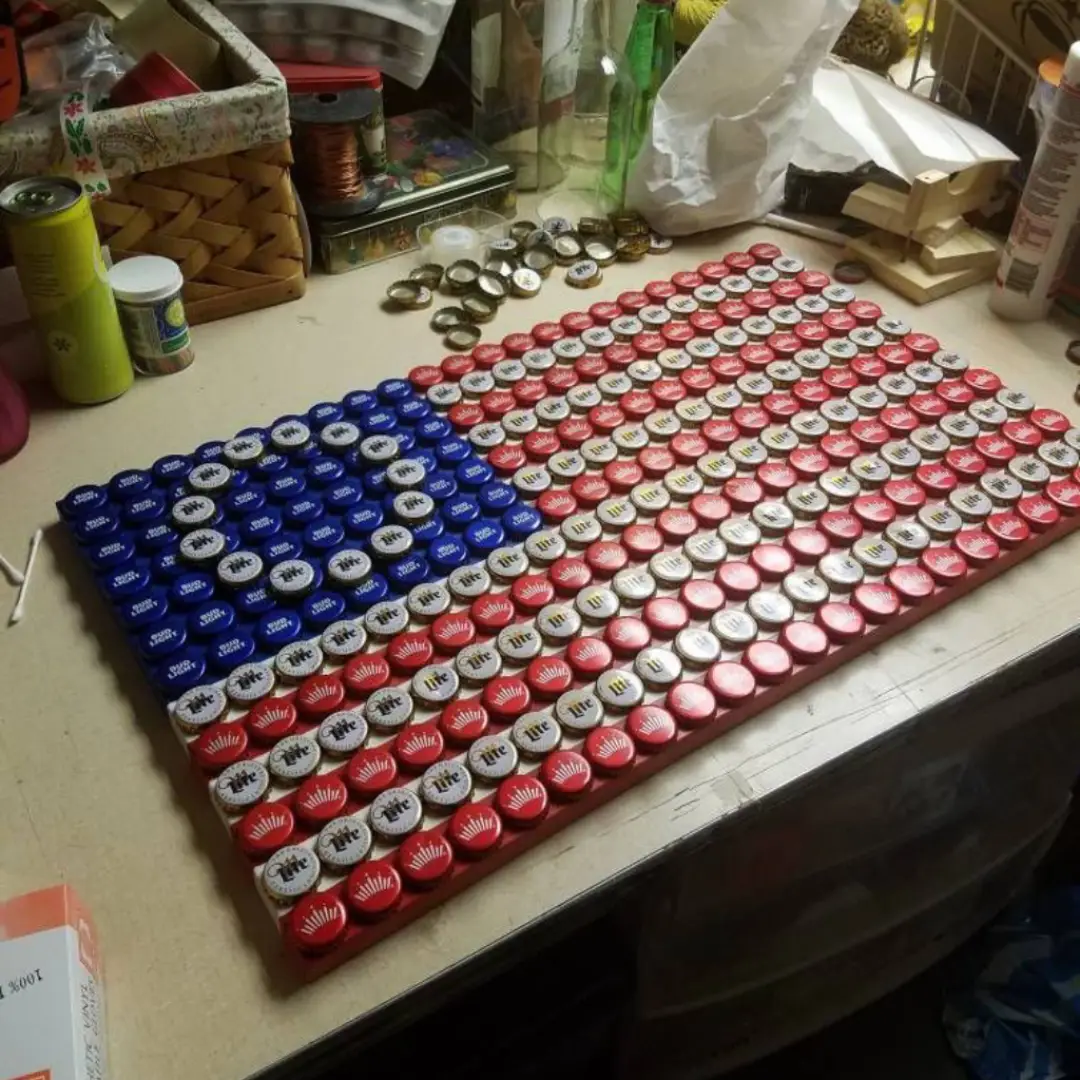 Bendera dari Tutup Botol Plastik