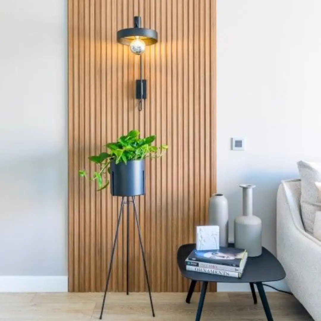 Kombinasi Putih dan Kayu Alami