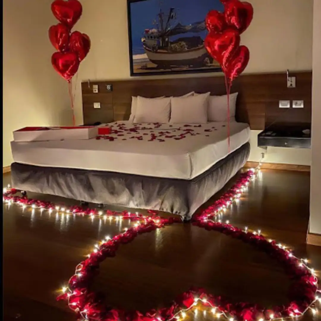 Rangkaian Lilin dan Balon Love