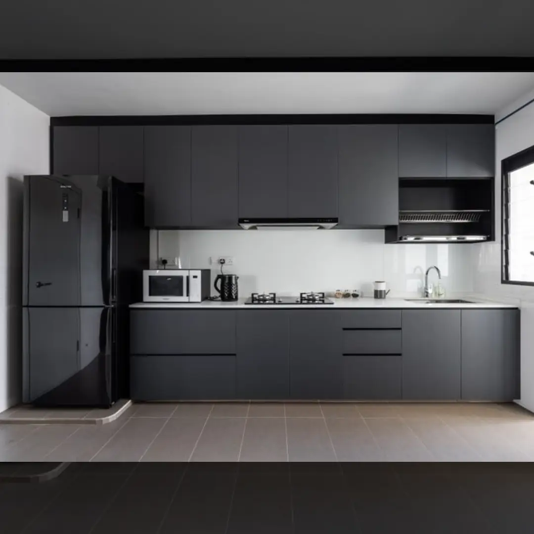 Kitchen Set Gelap dengan Kesan Berkelas