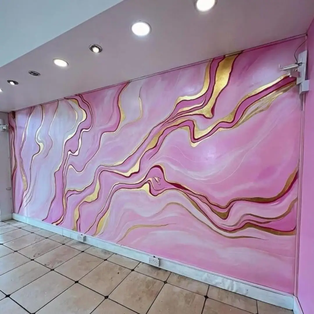 Wall Panel Pink dengan Guratan Emas