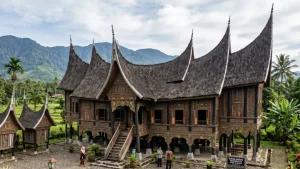 Read more about the article Rumah Adat Sumatera Barat: Ikon Kebanggaan Masyarakat Minangkabau