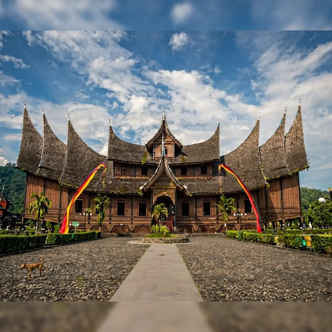 Rumah Adat Minang Gadang Batingkek