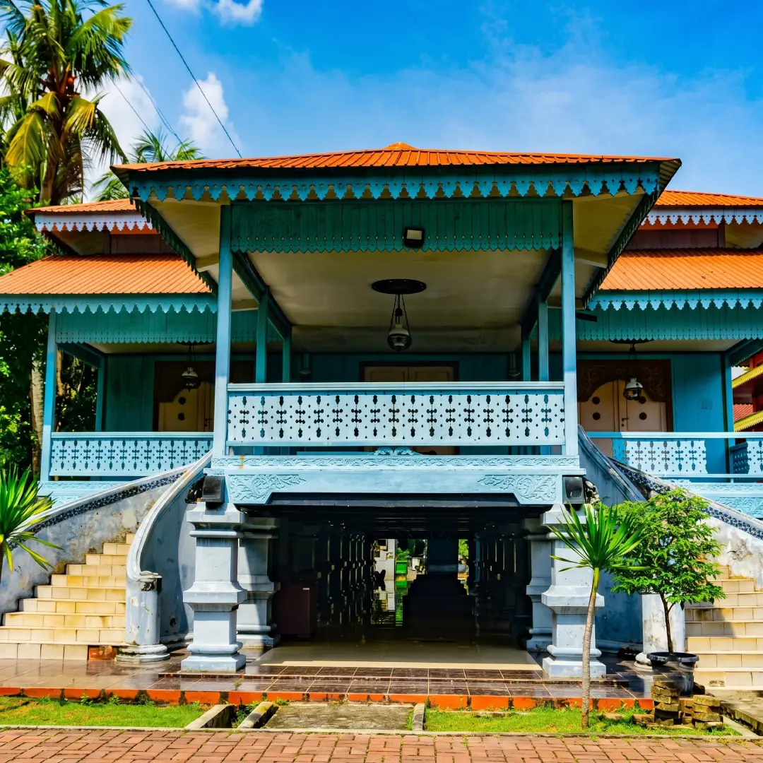 Rumah Adat Riau Melayu Atap Lipat Kajang