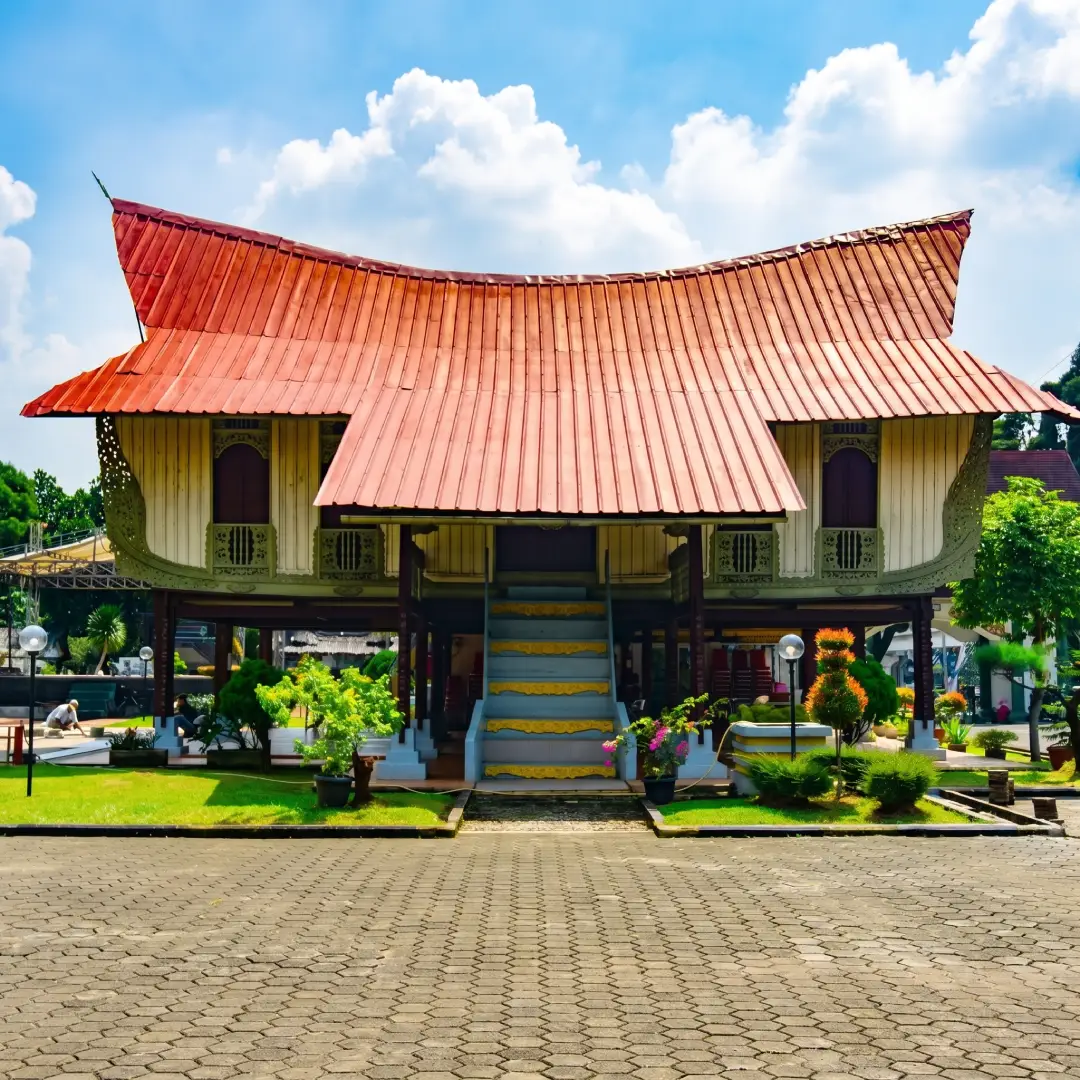 Rumah Adat Riau Melayu Atap Lontik