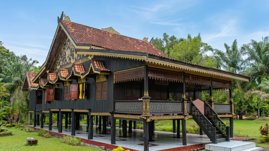 You are currently viewing 6 Daftar Rumah Adat Jambi dengan Keunikan Desain yang Khas