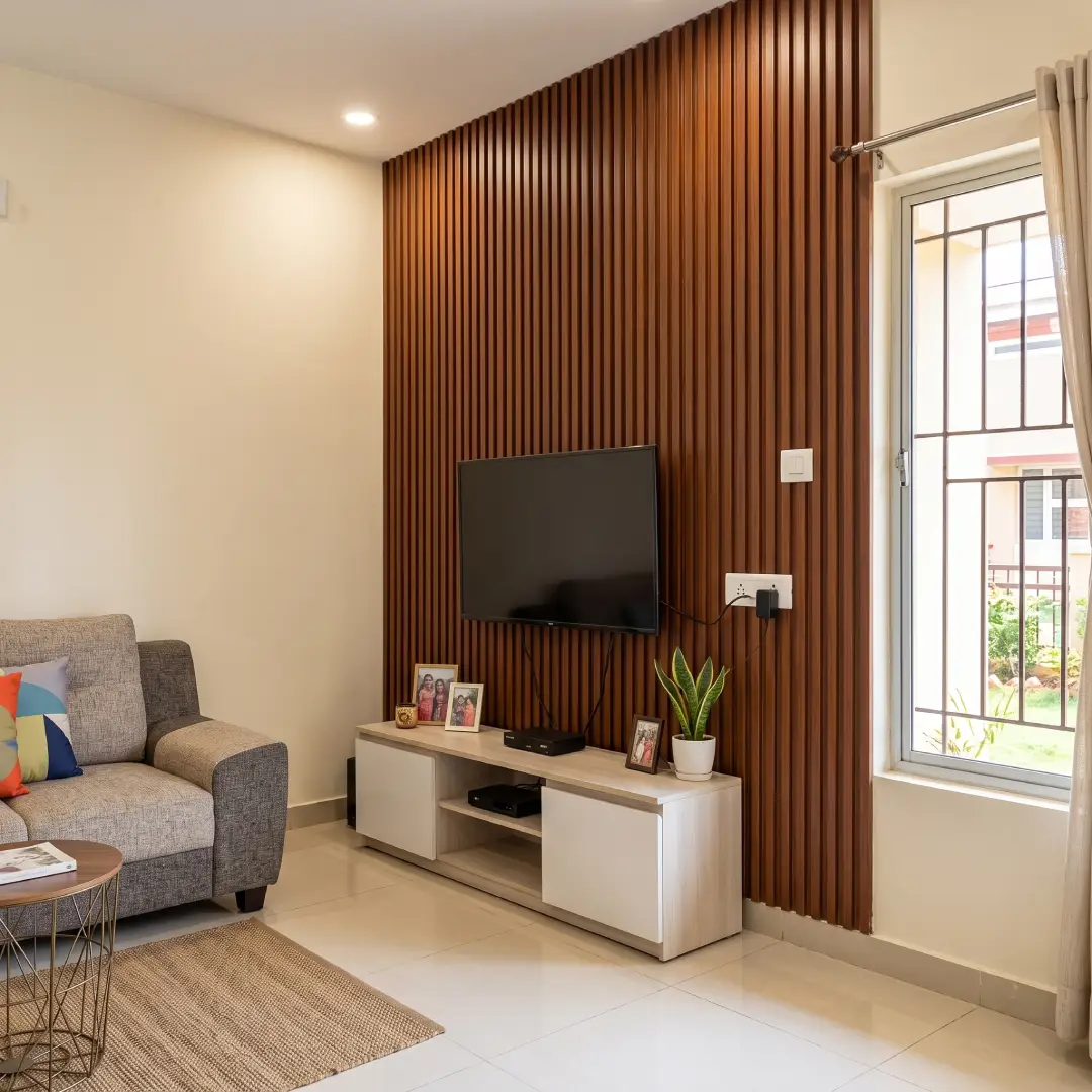 interior rumah dengan wall panel wpc eco motif kayu fluted merk mevvah