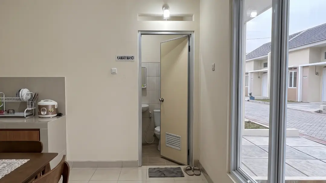 You are currently viewing Catat! Kekurangan Pintu Kamar Mandi Plastik yang Perlu Dipertimbangkan