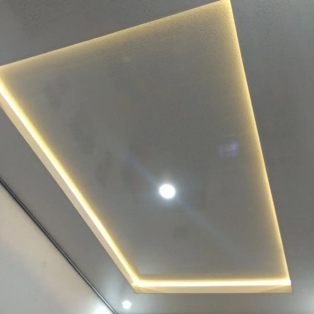 Plafon PVC Putih Modern dengan Hidden Lamp